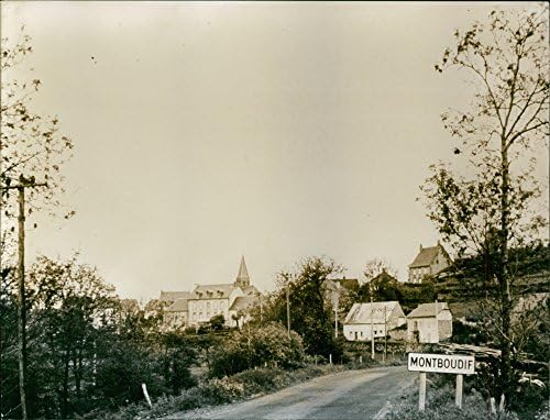 Реколта снимка сцена Монбудифа, Франция. Родината на Жорж Помпиду (1911-1974), на президента на Франция.- Юни 1969 г.